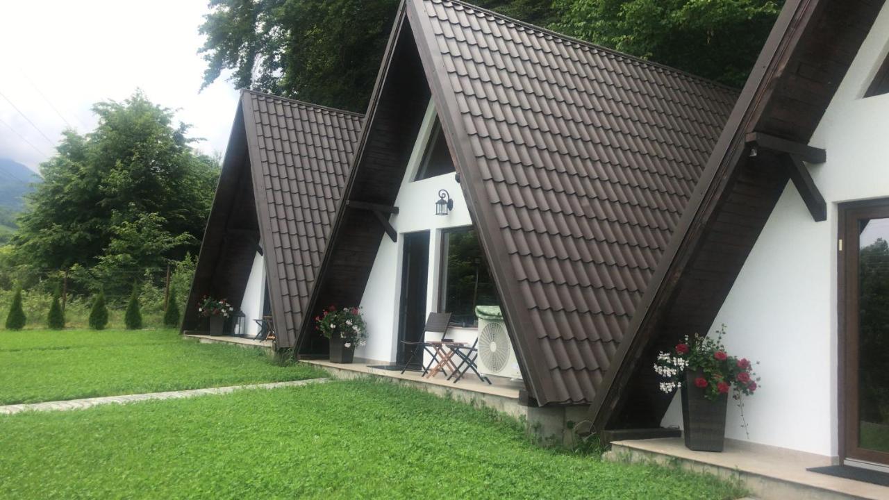 Casutele De Sub Padure Hotel Avrig Exterior foto