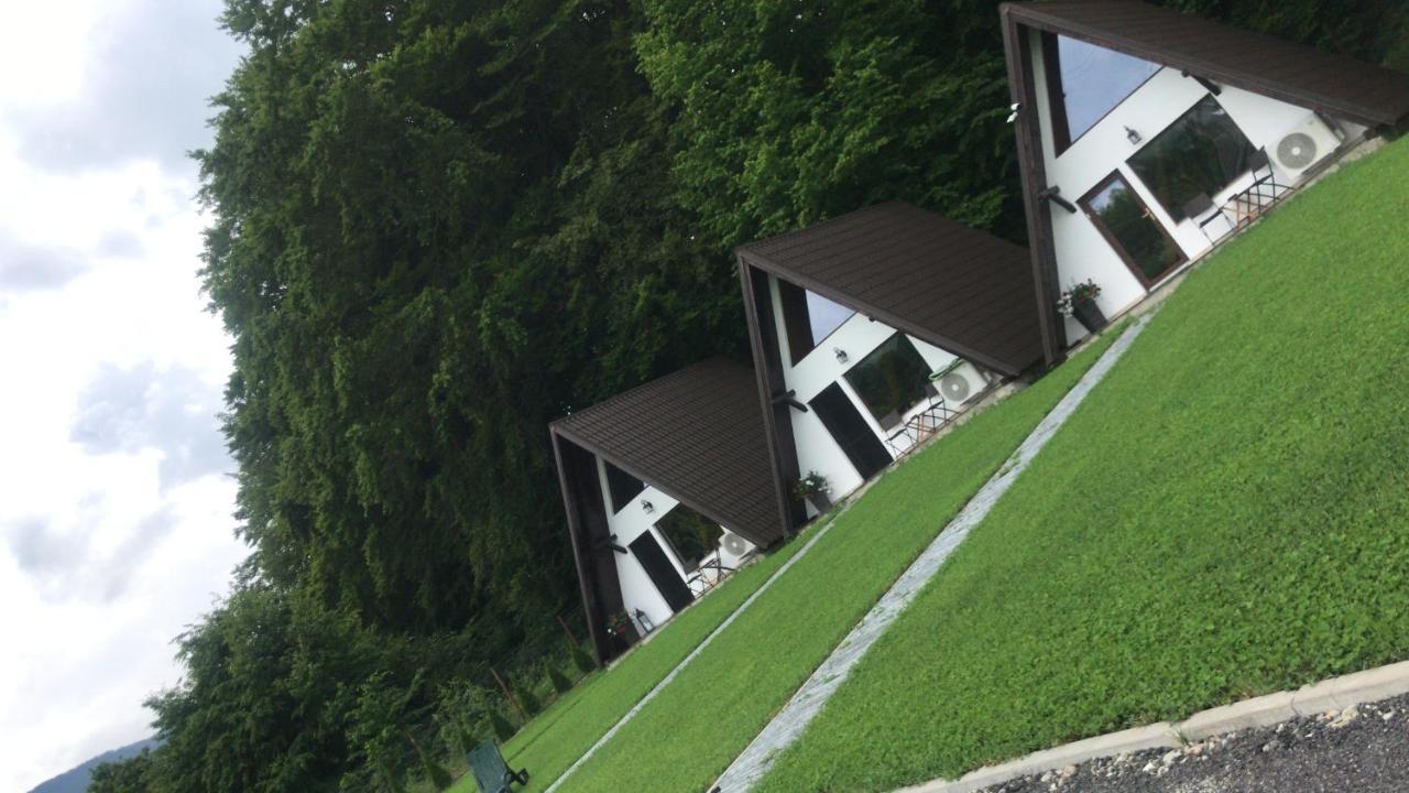 Casutele De Sub Padure Hotel Avrig Exterior foto